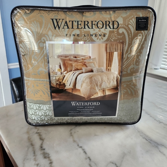 Waterford Bedding Waterford Bedding 4 Piece Queen Comforter Set